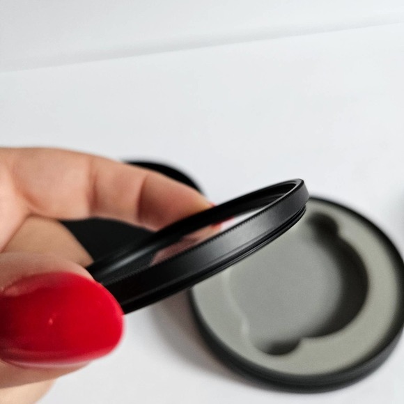 URTH 58mm UV‎ Lens Filter 8L Screw In With Metal Case - Picture 3 of 5